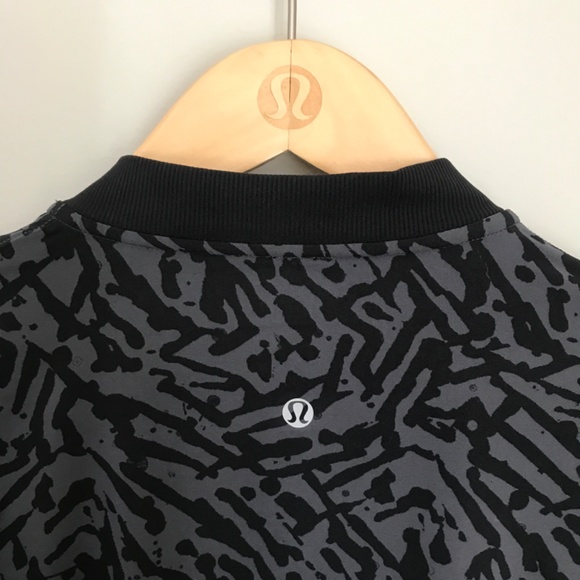 Lululemon Noir Jacket Sz 8 Lightweight, Thumbholes, Mesh, Black Animal Print - Picture 9 of 14